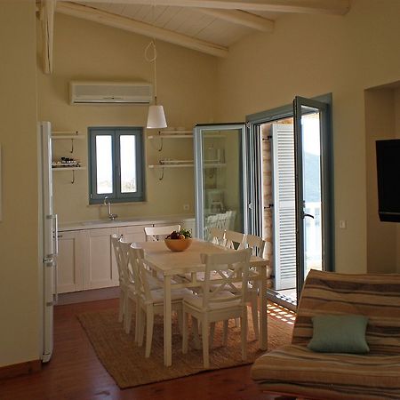 Urania Luxury Villas Pondi Exteriör bild